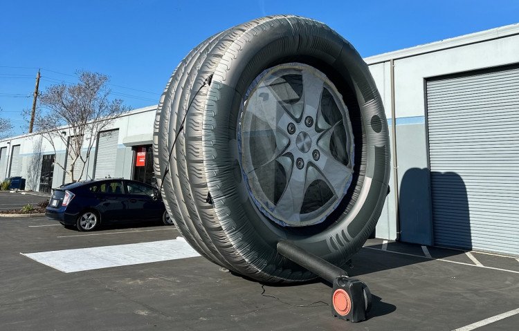 Oversize Inflatable Tire 16'L X 16'H